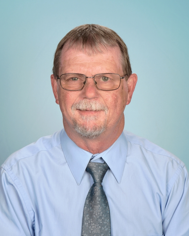 a man wearing a hat and glasses