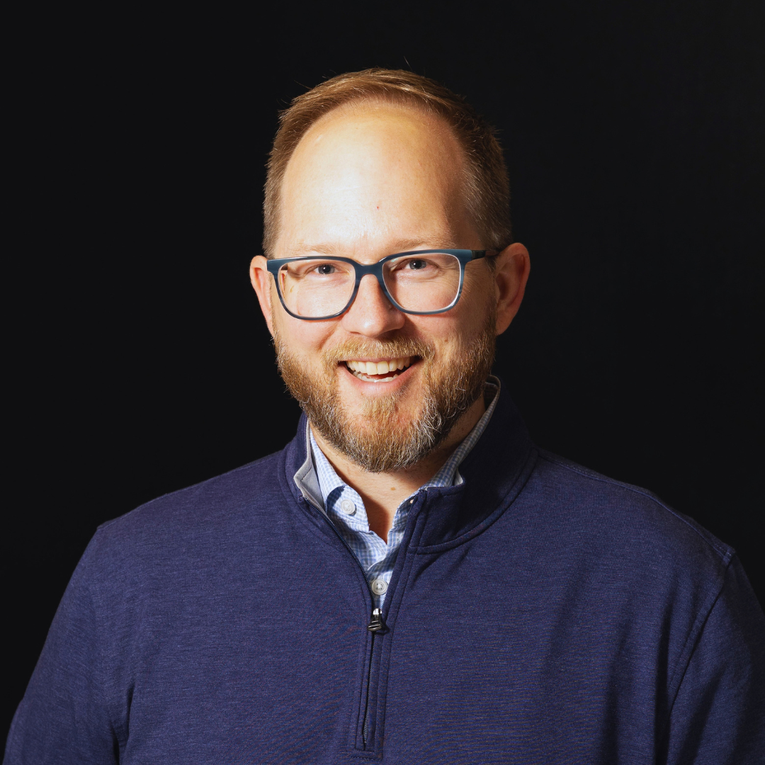 1 a man wearing a hat and glasses